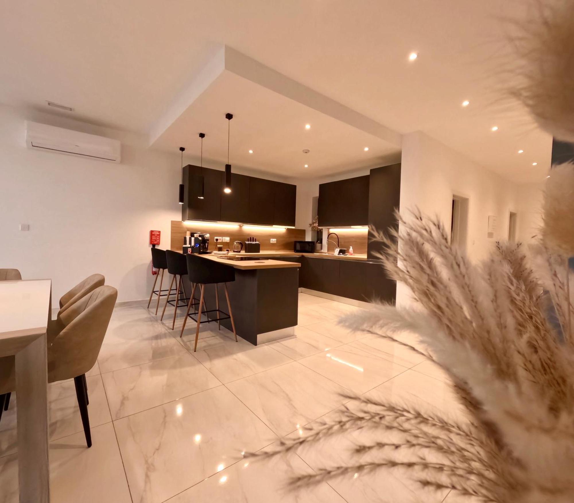 Modern Apartment In St Julian'S Malta, With Breathtaking Views Of Spinola Bay سانت جوليان المظهر الخارجي الصورة